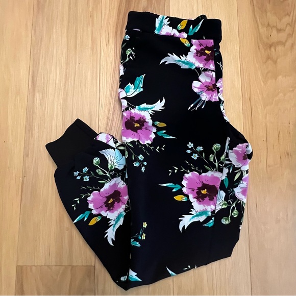 Express Ankle Joggers in Floral Print - Picture 3 of 3